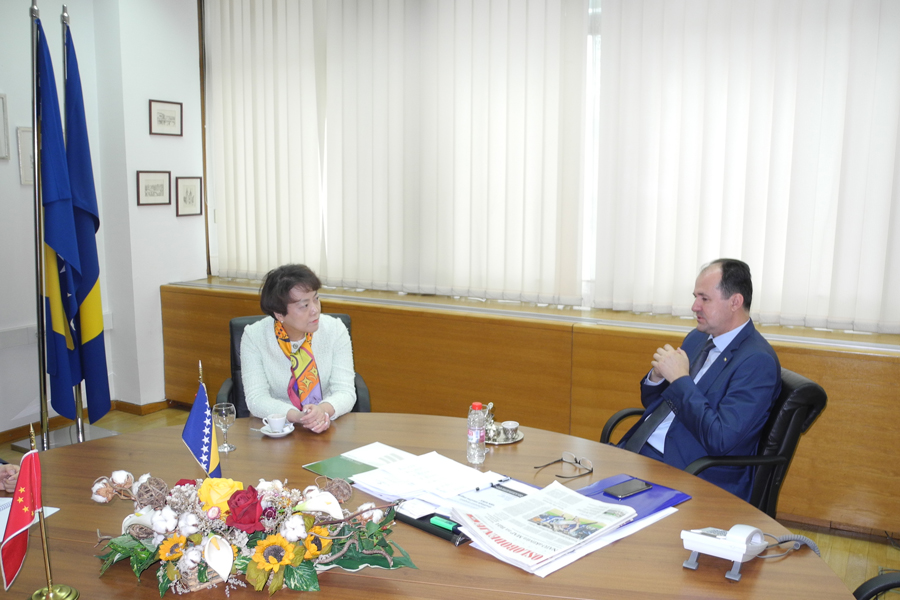 Predsjedavajući Doma naroda Safet Softić primio u oproštajnu posjeti ambasadoricu Kine u BiH